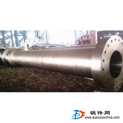 通裕重工生產(chǎn)大型鍛造水輪機(jī)軸
