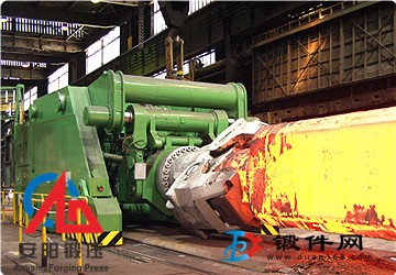 操作機(jī)可夾持150mm至650mm工件3T操作機(jī)安陽鍛壓生產(chǎn)