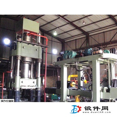 安陽800噸自由鍛熱鍛壓力機三梁四柱油壓機