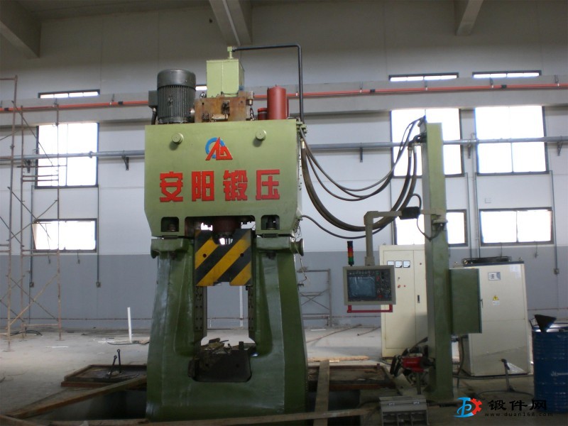 數(shù)控模鍛錘鋼球鍛造設(shè)