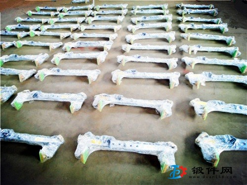 吊石材用的夾鉗夾皮具有哪些優(yōu)勢特性？