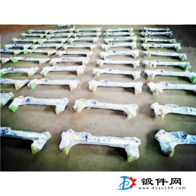 吊石材用的夾鉗夾皮具有哪些優(yōu)勢特性？