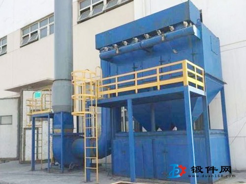 內蒙古鄂爾多斯?jié)蓾櫹鹉z廠除塵器