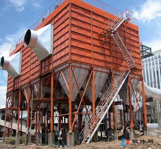 內蒙古鄂爾多斯?jié)蓾櫵鄰S布袋除塵器脈沖袋式除塵器